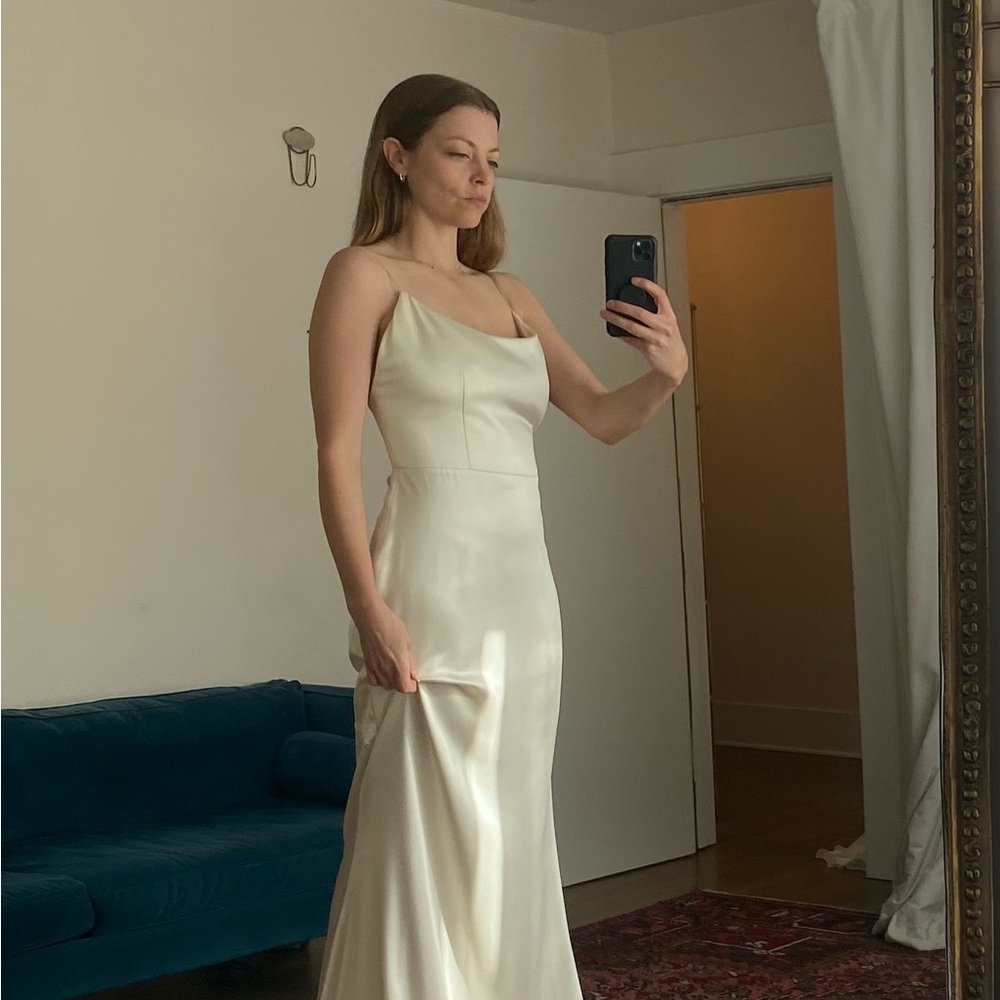 Like New Cleo Wedding Gown by Alexandra Grecco - Size 8
